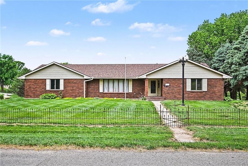 1701 Sunset Blvd, Mound City, MO 64470