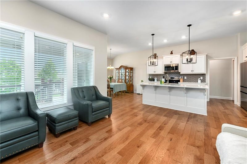 124 Briar Valley Ln, Blue Springs, MO 64064