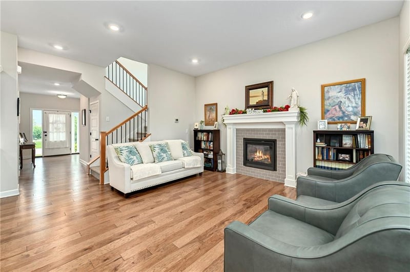 124 Briar Valley Ln, Blue Springs, MO 64064