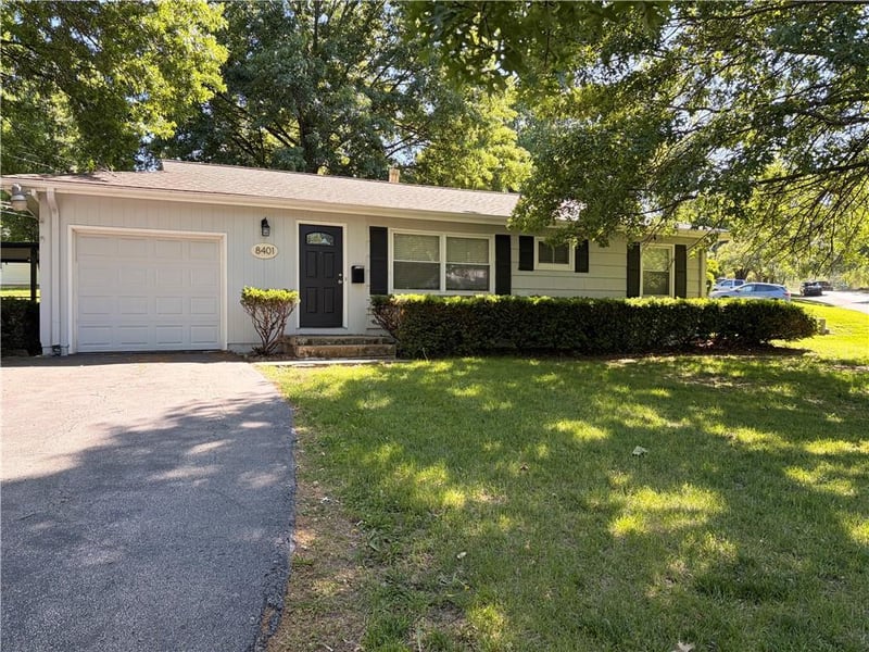 8401 68th Ter, Overland Park, KS 66204