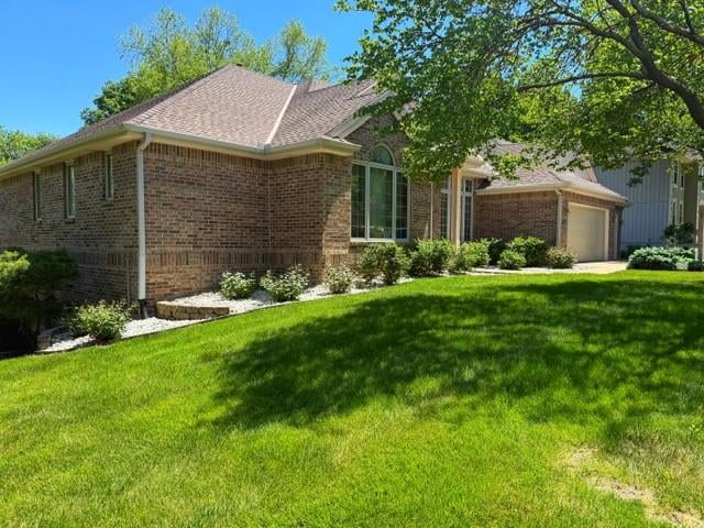 517 Raintree Dr, St Joseph, MO 64506