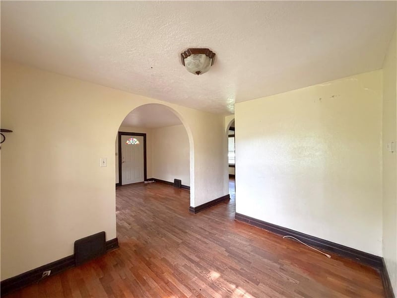 12602 37th St, Sugar Creek, MO 64050