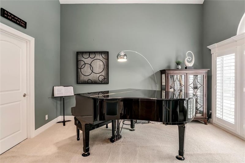 5002 143rd Ter, Leawood, KS 66224
