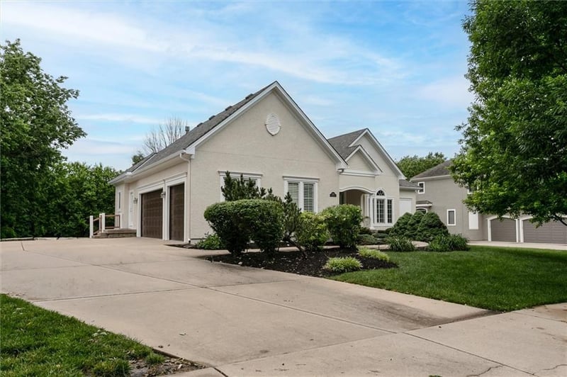 5002 143rd Ter, Leawood, KS 66224