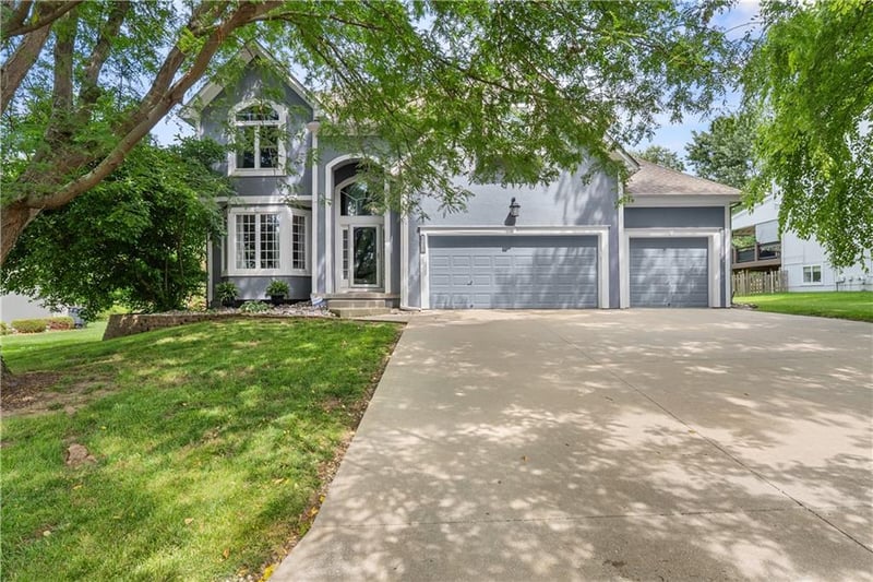 5717 NE Coral Dr, Lee's Summit, MO 64064