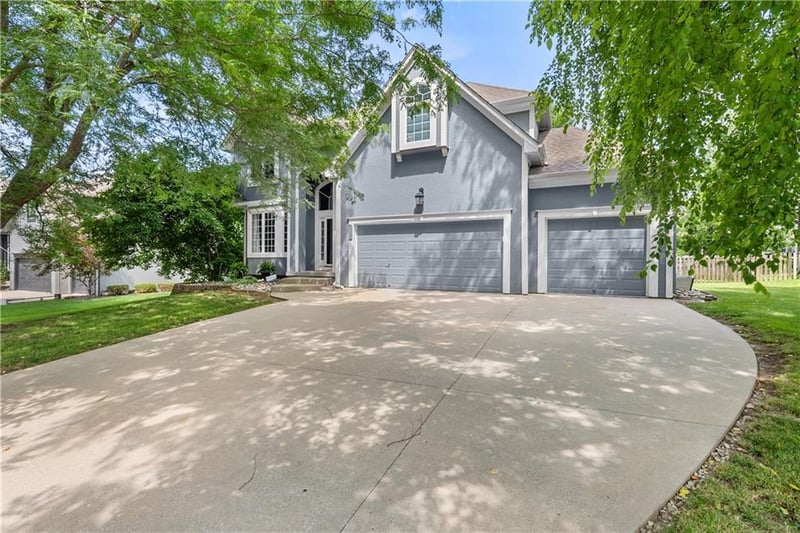 5717 NE Coral Dr, Lee's Summit, MO 64064