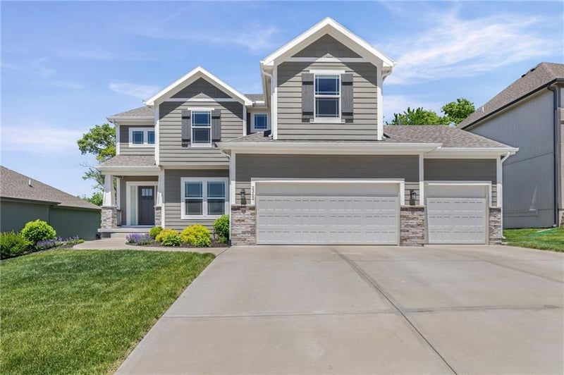 2362 SW River Trail Rd, Lee's Summit, MO 64082