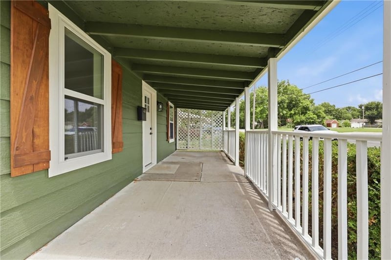 706 S Butler Dr, Harrisonville, MO 64701