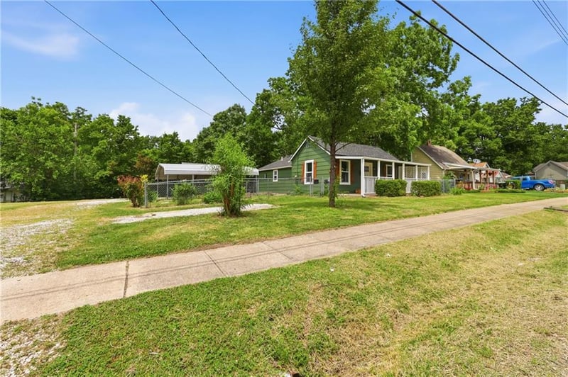 706 S Butler Dr, Harrisonville, MO 64701