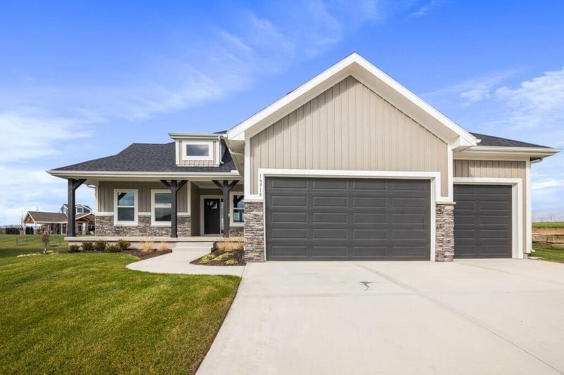 17463 163rd Pl, Olathe, KS 66062