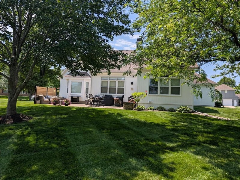4215 Paddock Dr, Lee's Summit, MO 64082