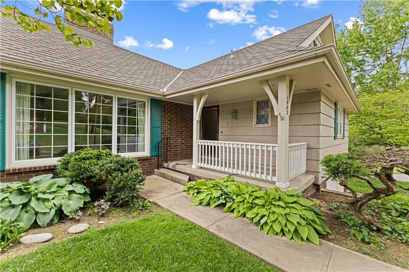 1902 Park Ridge Dr, St Joseph, MO 64503