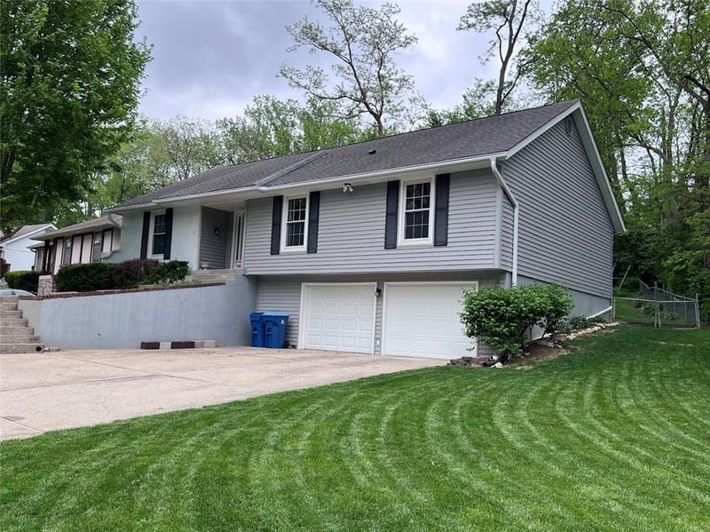 725 Laurel Ave, Liberty, MO 64068