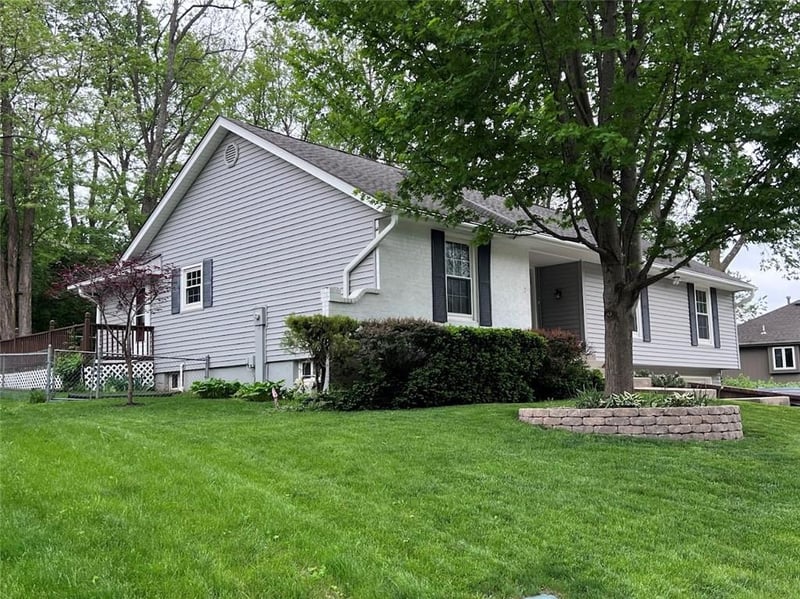 725 Laurel Ave, Liberty, MO 64068