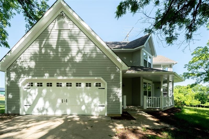 820 1000 Rd, Lawrence, KS 66047