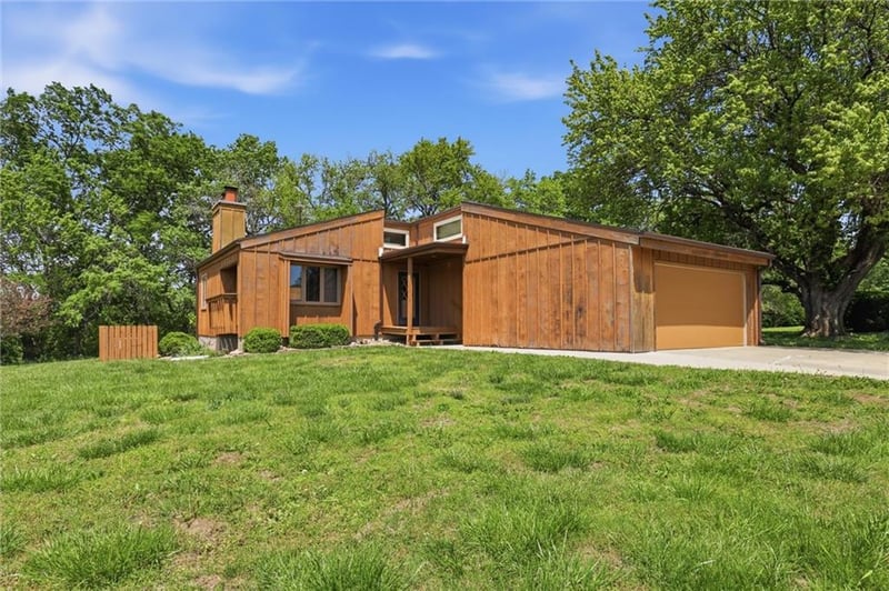 18520 178th St, Tonganoxie, KS 66086