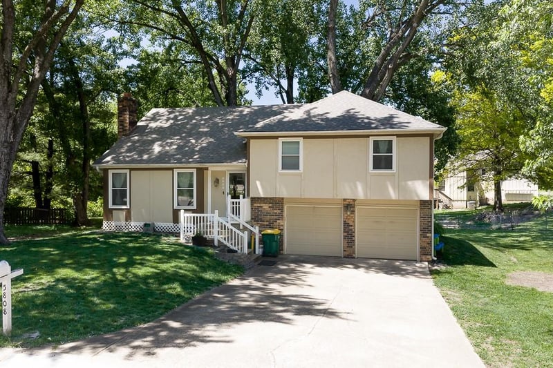 5808 Clark Cir, Kansas City, KS 66106