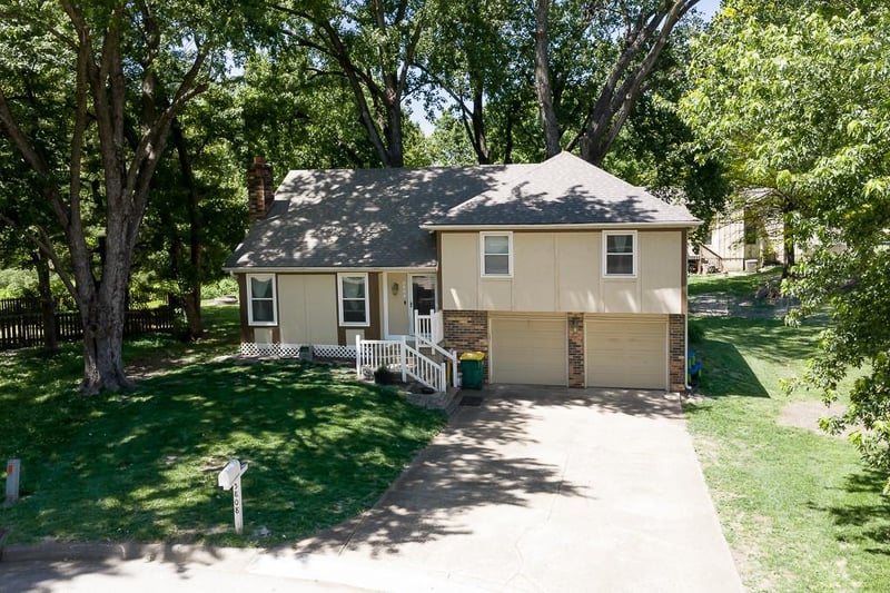 5808 Clark Cir, Kansas City, KS 66106