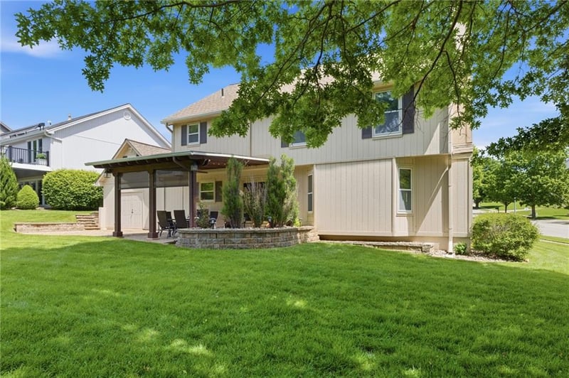 7638 N Pomona Ave, Kansas City, MO 64152