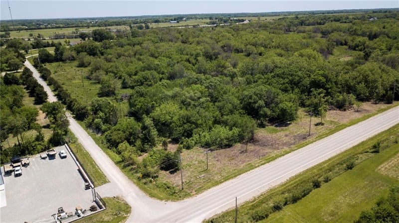35900 Plum Creek Rd, Osawatomie, KS 66064