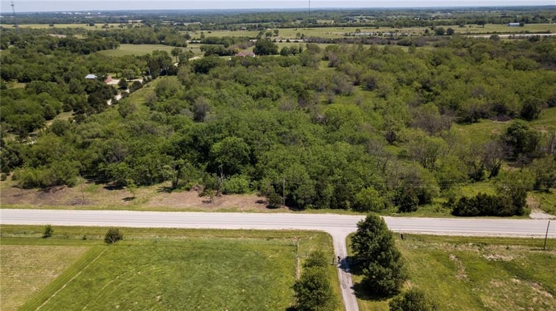35900 Plum Creek Rd, Osawatomie, KS 66064
