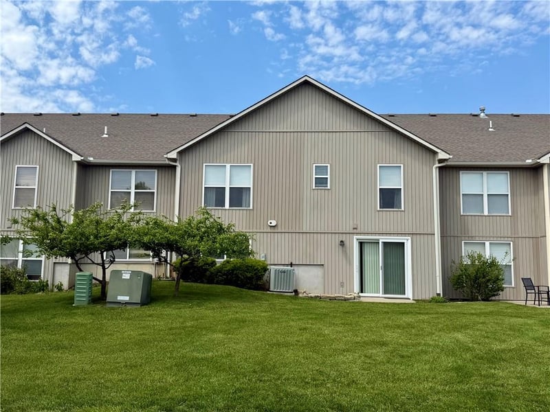15621 Landauer Cir, Basehor, KS 66007