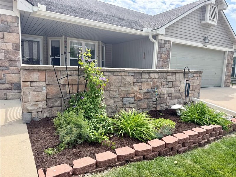 15621 Landauer Cir, Basehor, KS 66007
