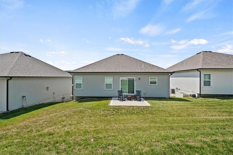6745 Prairie Ln, Parkville, MO 64152