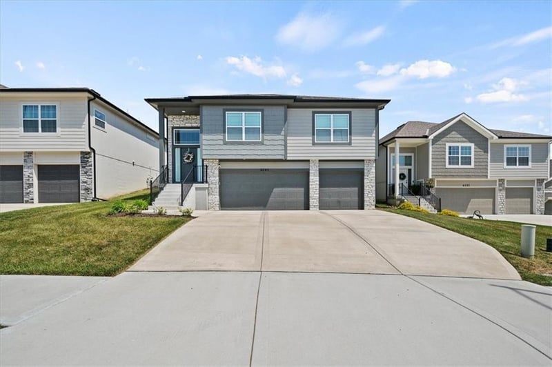 6745 Prairie Ln, Parkville, MO 64152