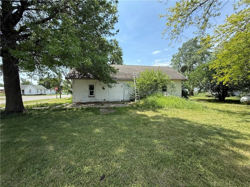 102 West St, Powhattan, KS 66527