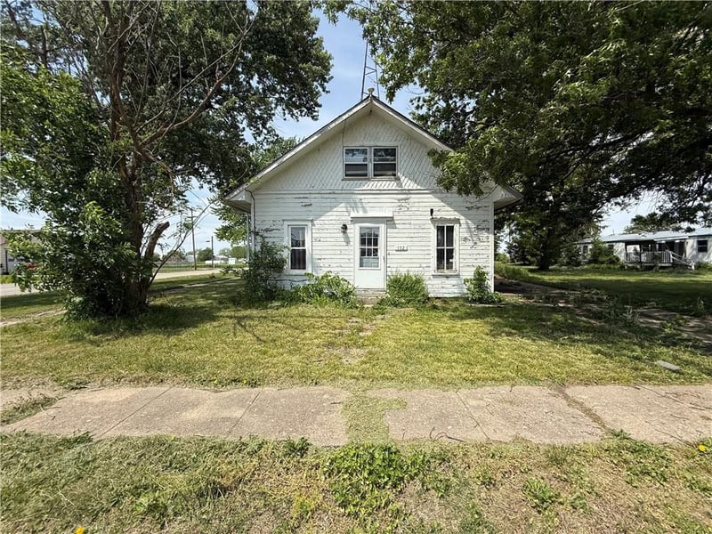 102 West St, Powhattan, KS 66527