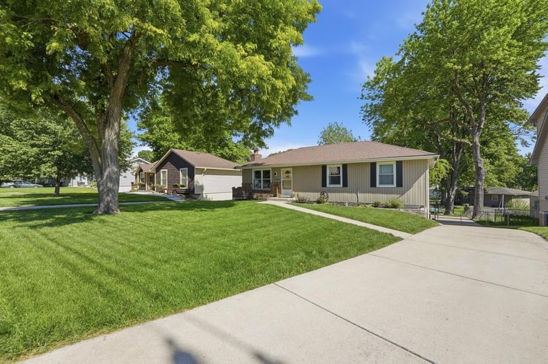 19304 R D Mize Rd, Independence, MO 64057