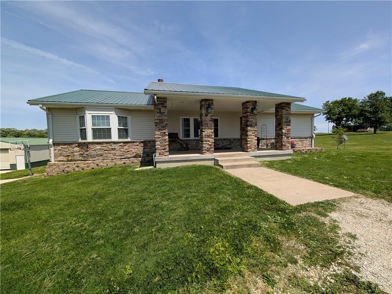 470 850 Rd, Chilhowee, MO 64733