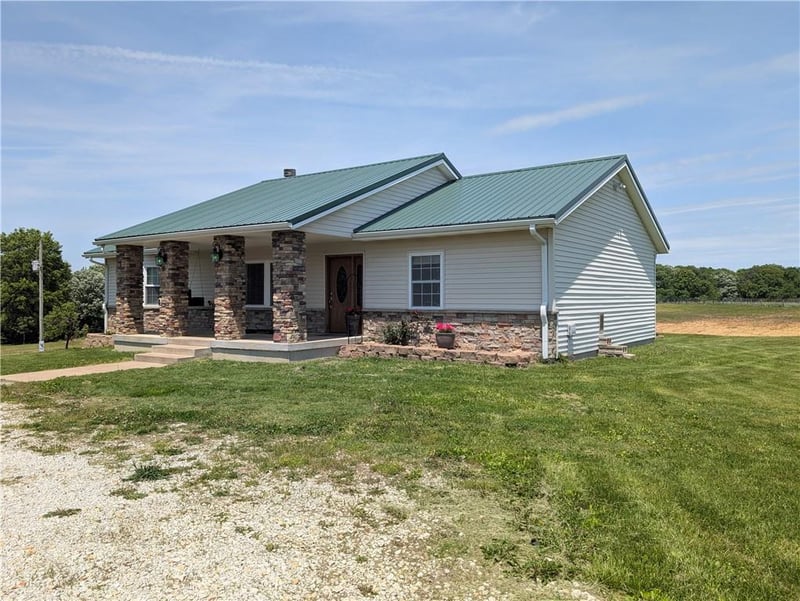 470 850 Rd, Chilhowee, MO 64733