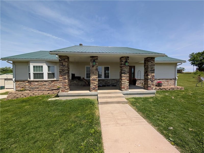 470 850 Rd, Chilhowee, MO 64733