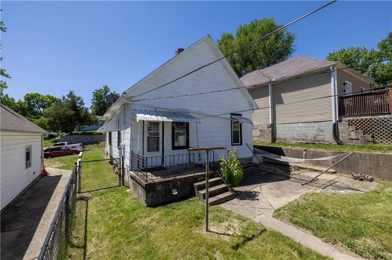 2815 Penn St, St Joseph, MO 64507