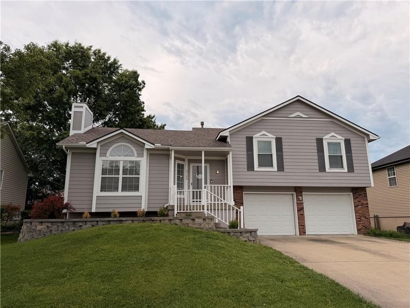 2129 6th Ter, Lee's Summit, MO 64063