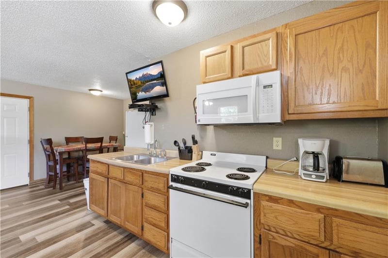 11015 Rt 7 Hw, Clinton, MO 64735