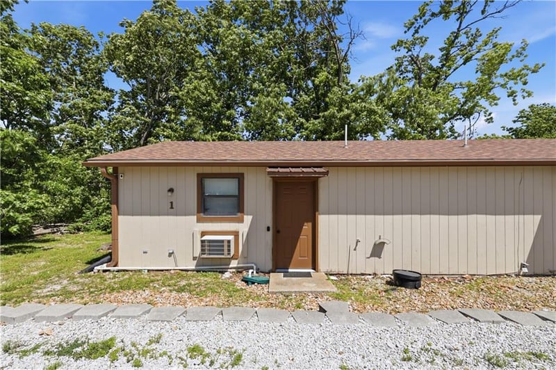 11015 Rt 7 Hw, Clinton, MO 64735