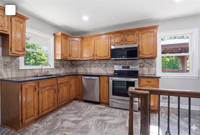 9708 E 71st Ter, Raytown, MO 64133
