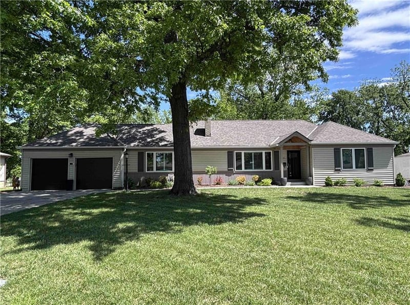 9915 Mercier St, Kansas City, MO 64114