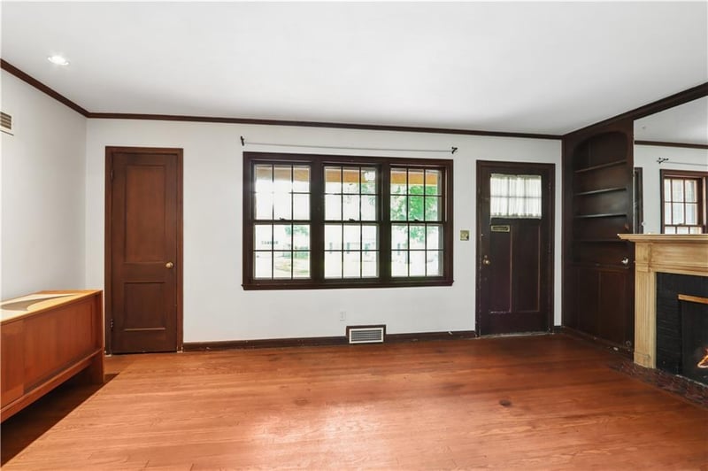 5012 Sycamore Dr, Roeland Park, KS 66205