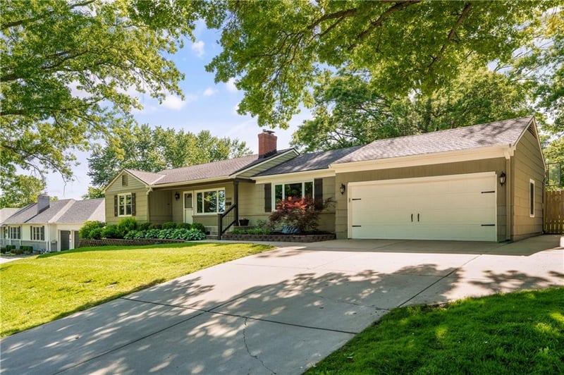 10000 Holly St, Kansas City, MO 64114