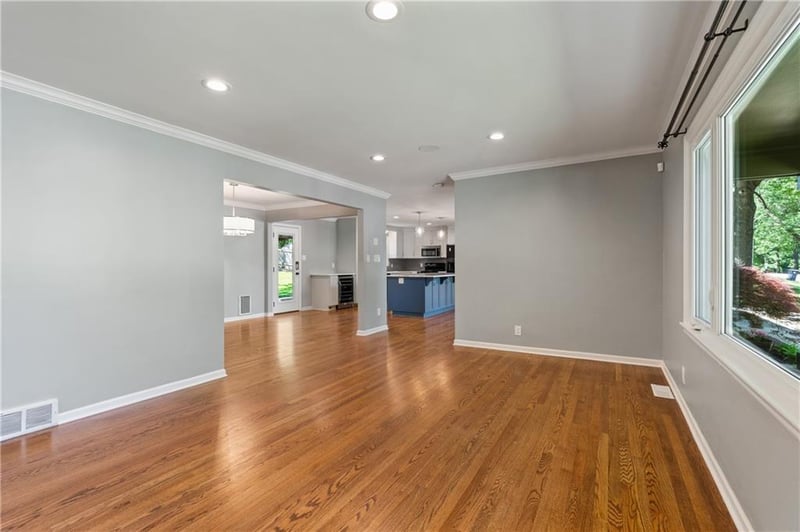 10000 Holly St, Kansas City, MO 64114