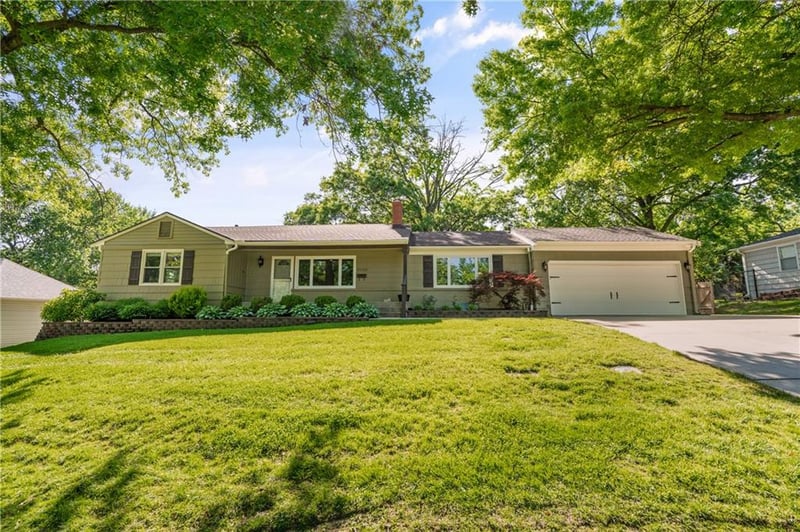 10000 Holly St, Kansas City, MO 64114