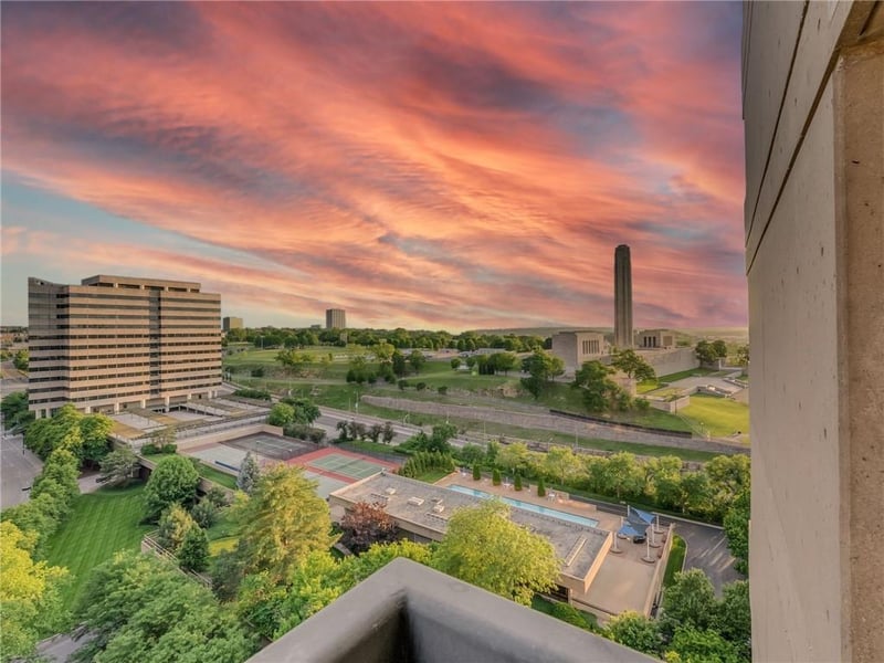 2510 Grand Blvd #1702-03, Kansas City, MO 64108