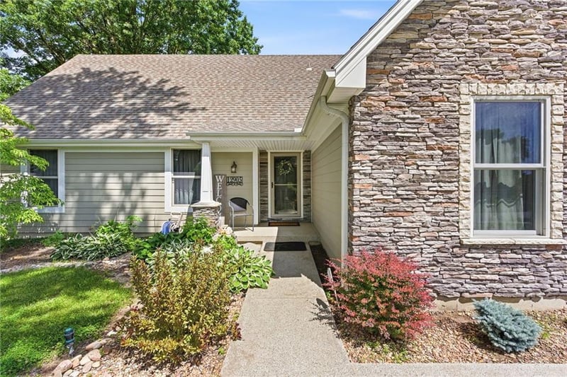 12905 Quail Rg, Lee's Summit, MO 64086