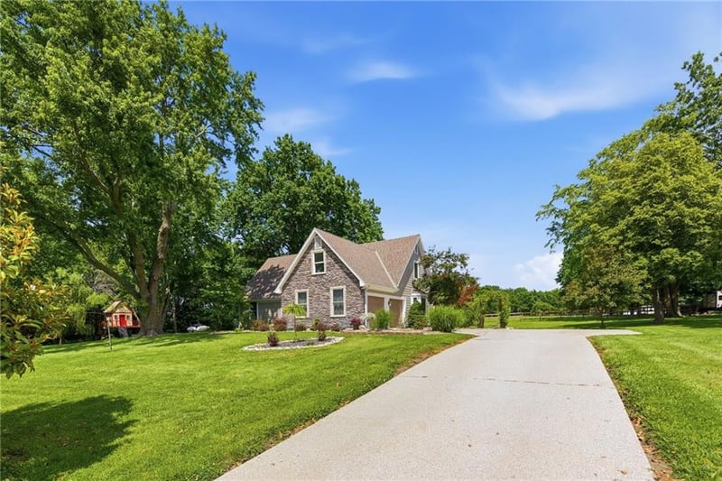 12905 Quail Rg, Lee's Summit, MO 64086