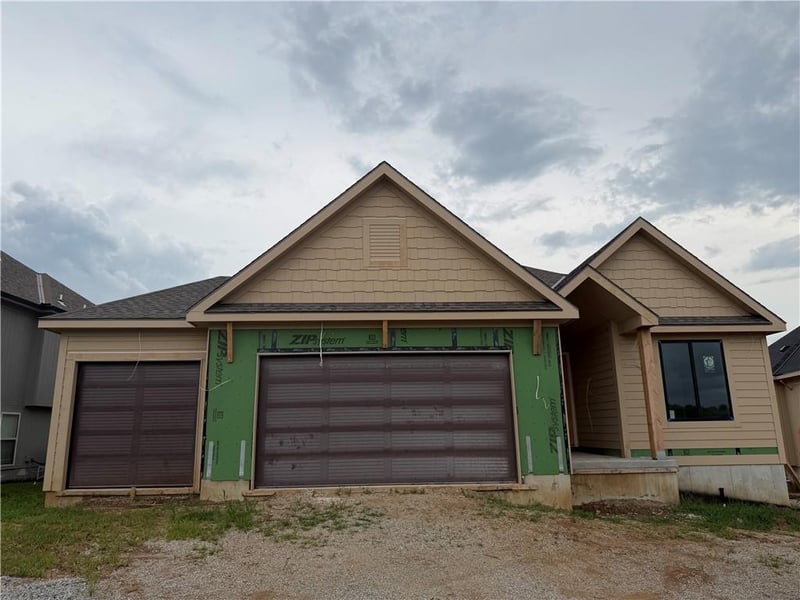 803 Savannah Ct, Greenwood, MO 64034
