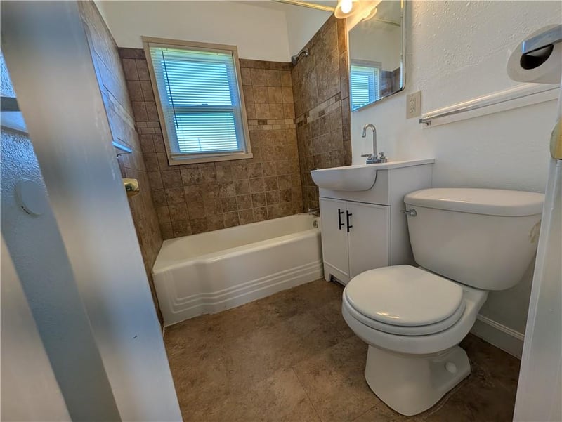 9504 Harrison St, Kansas City, MO 64131